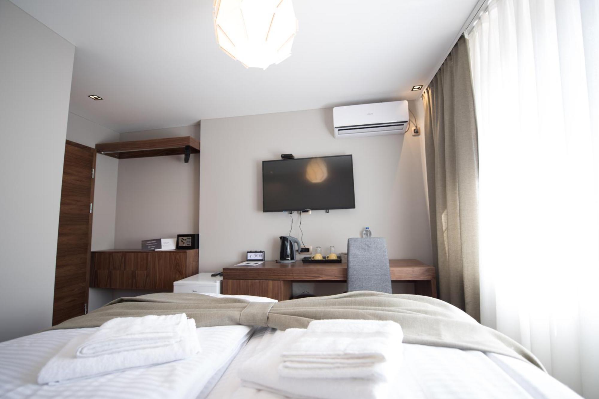Boulevard Exclusive Pristina Exteriör bild