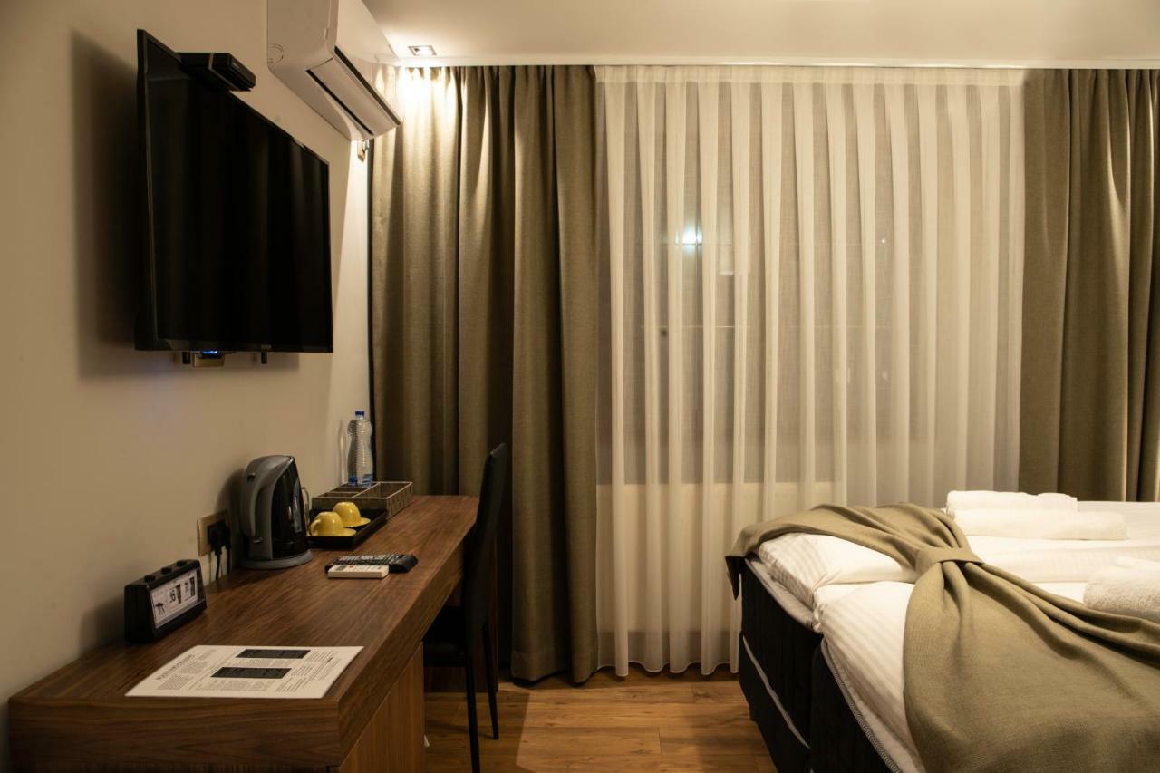 Boulevard Exclusive Pristina Exteriör bild