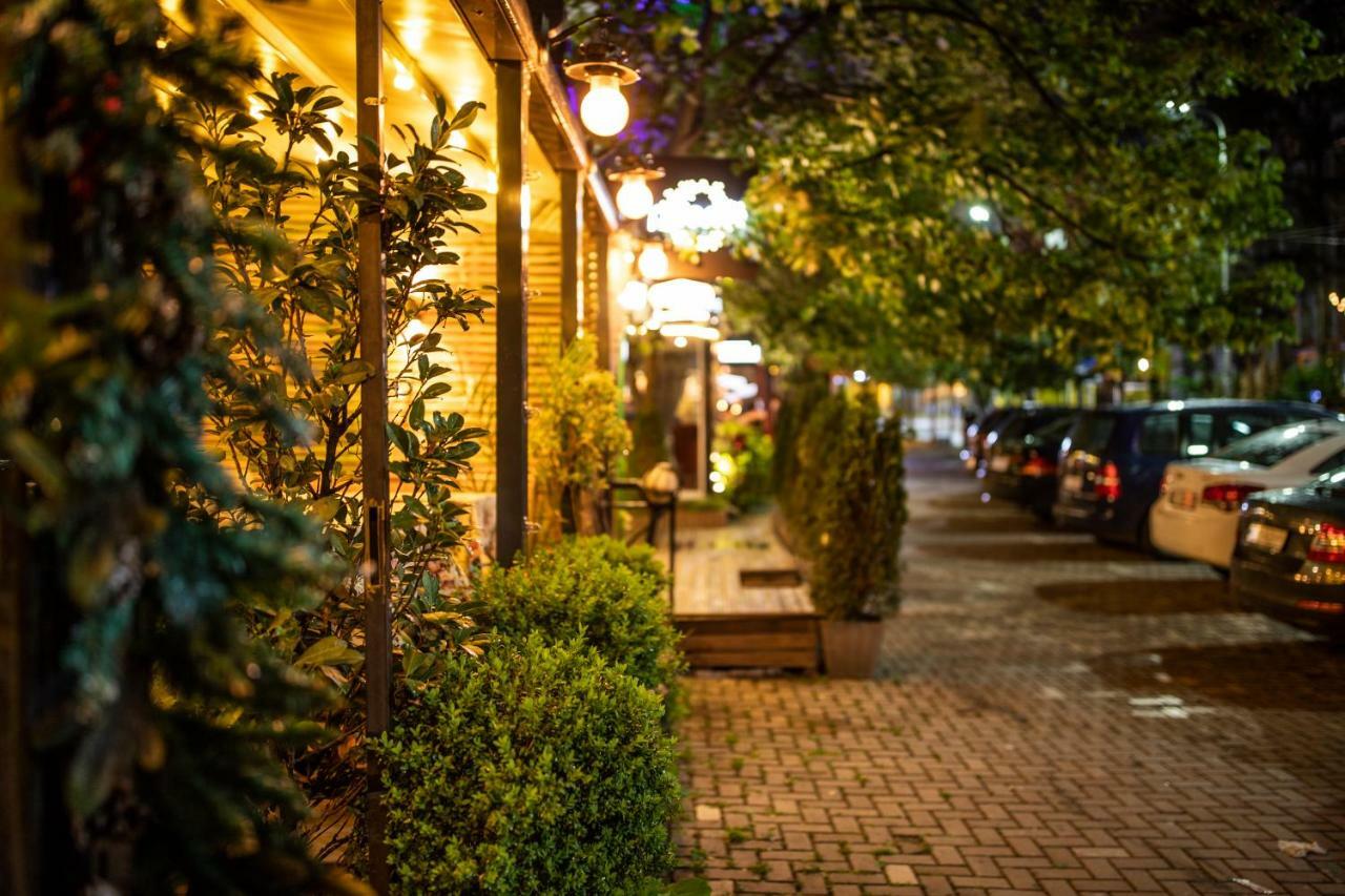 Boulevard Exclusive Pristina Exteriör bild